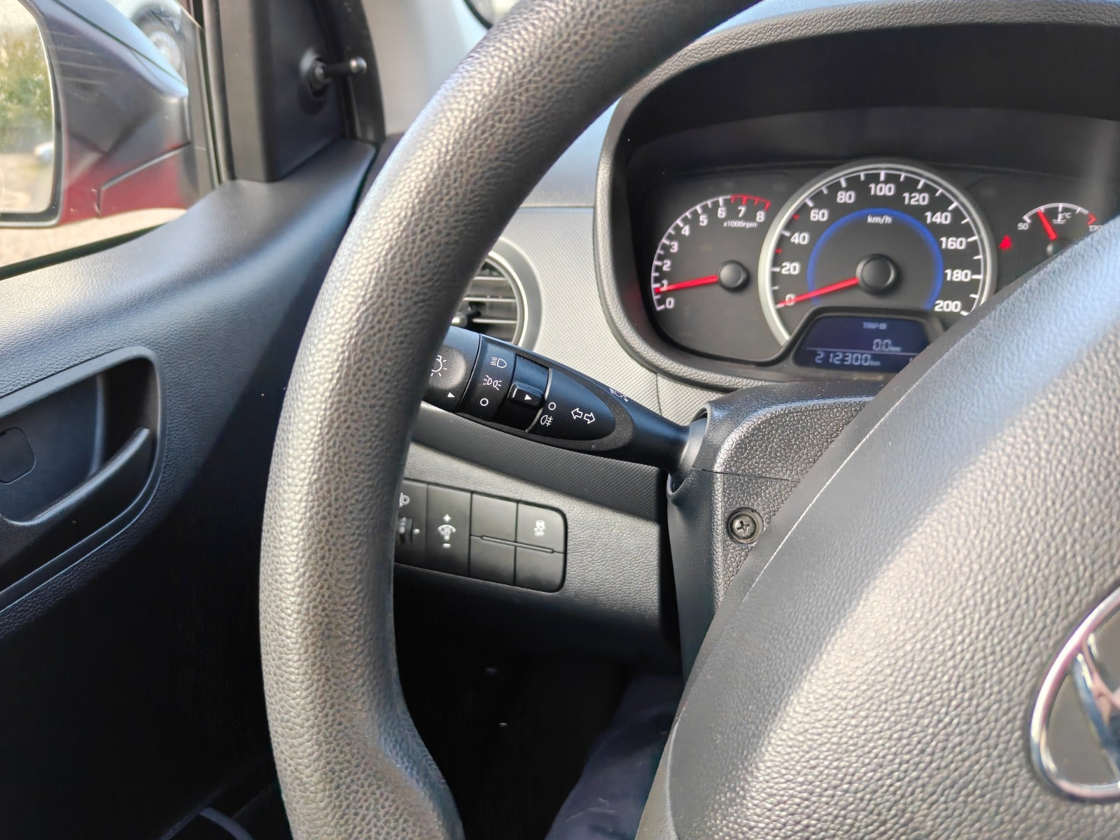 Gul Hyundai i10 fra 2018