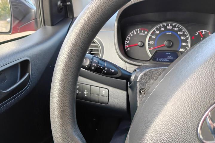 Gul Hyundai i10 fra 2018