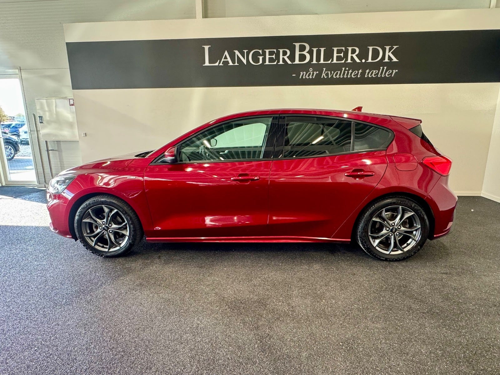 Rød Ford Focus fra 2019