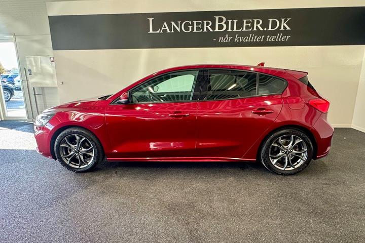 Rød Ford Focus fra 2019