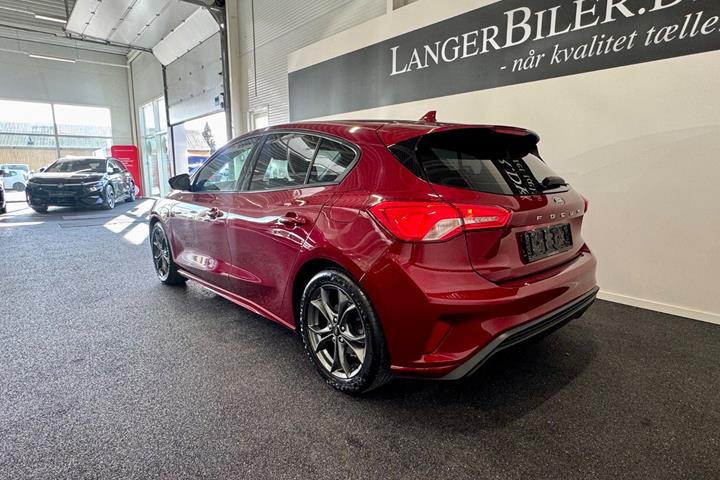 Rød Ford Focus fra 2019