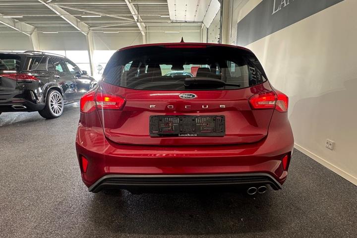 Rød Ford Focus fra 2019