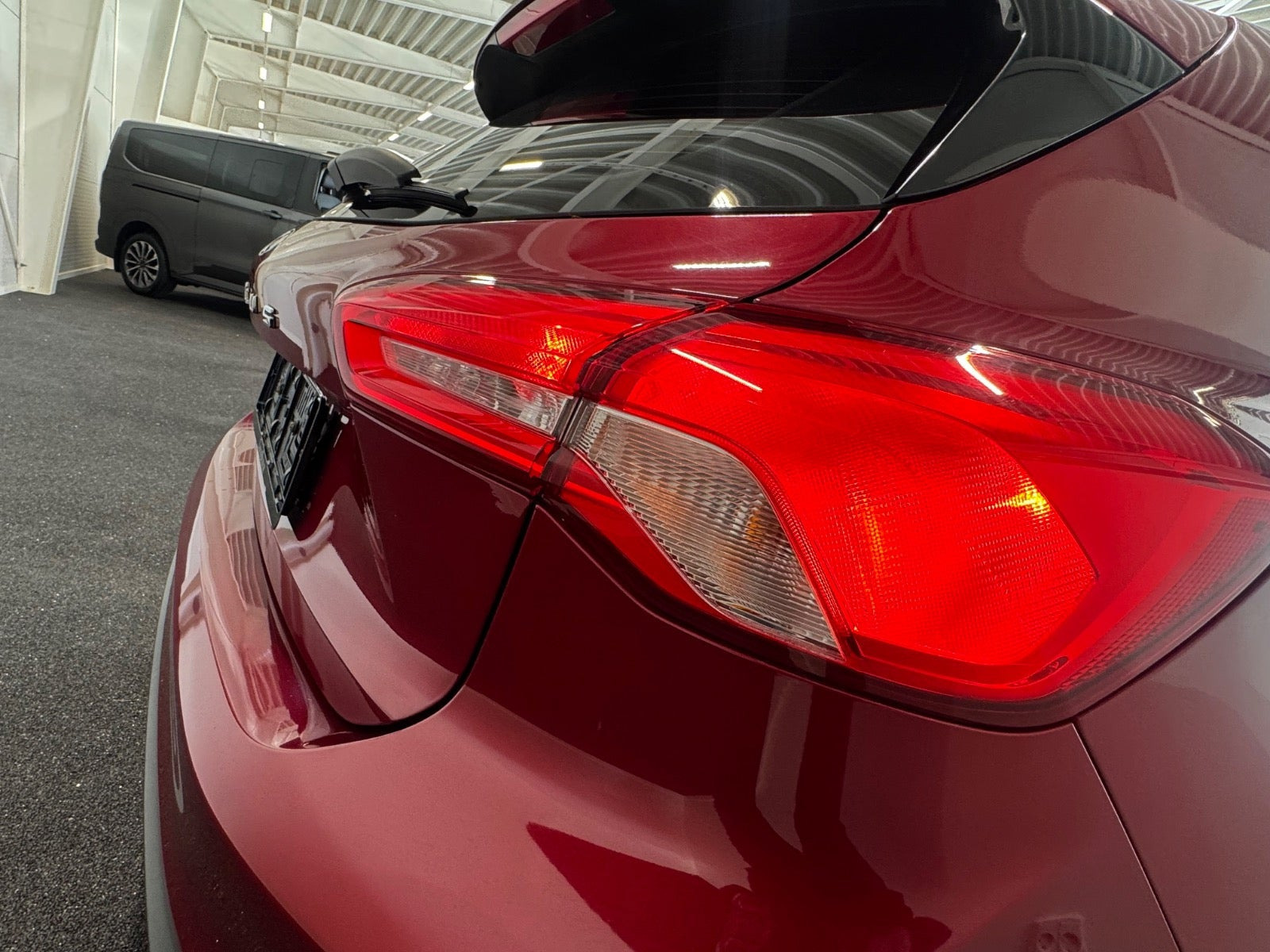Rød Ford Focus fra 2019