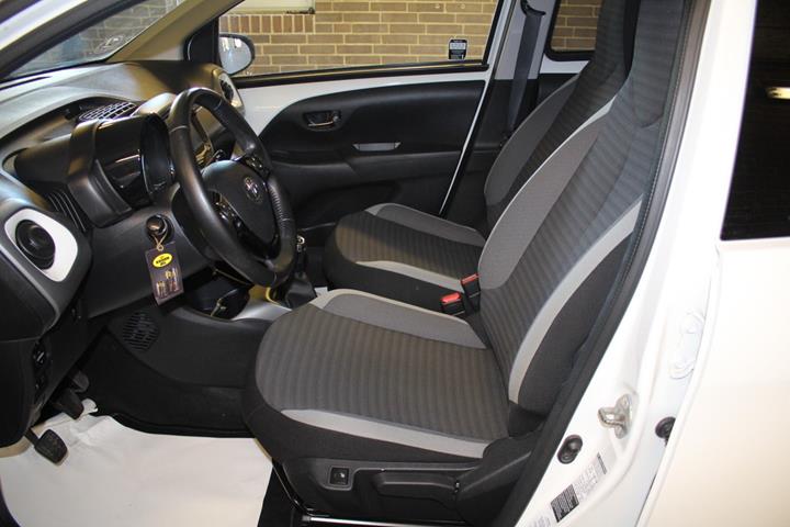 Hvid Toyota Aygo fra 2020
