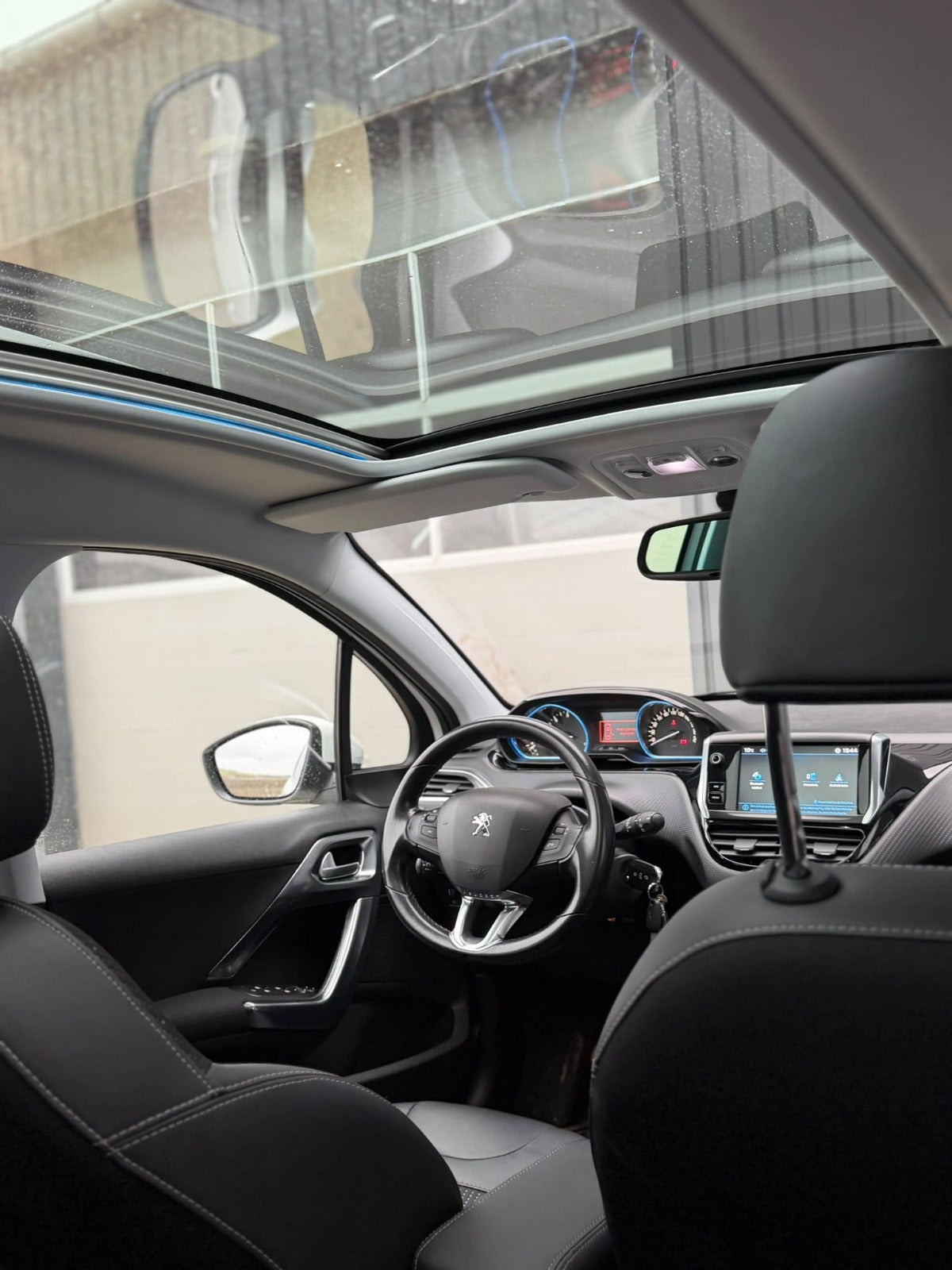 Hvid Peugeot 2008 fra 2018