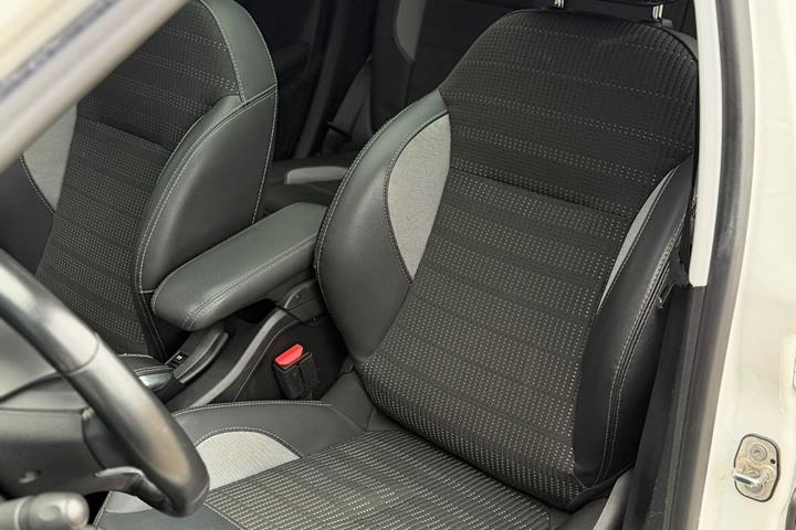 Hvid Peugeot 2008 fra 2018