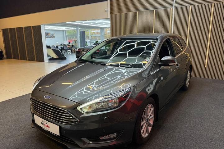 Grå Ford Focus fra 2017