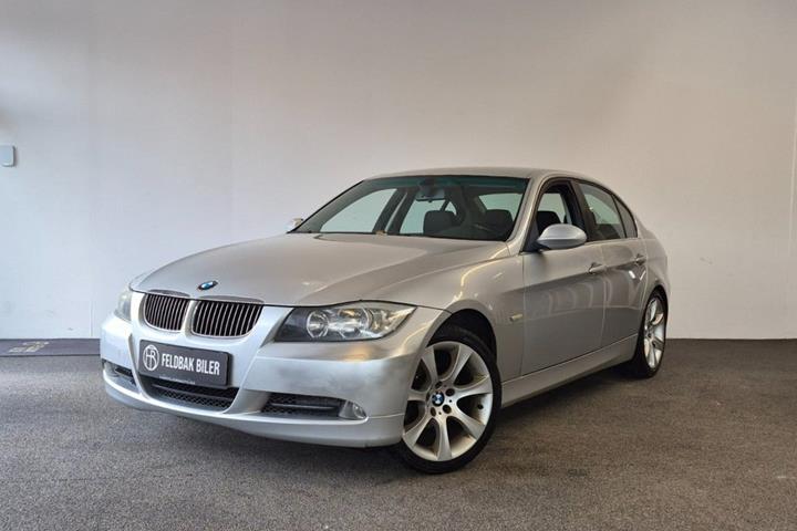 Sølv BMW 320i fra 2005