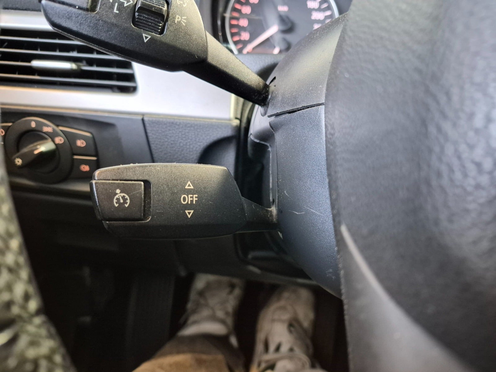 Sølv BMW 320i fra 2005