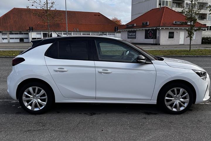 Hvid Opel Corsa fra 2021