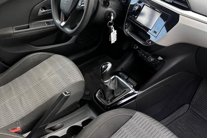 Hvid Opel Corsa fra 2021