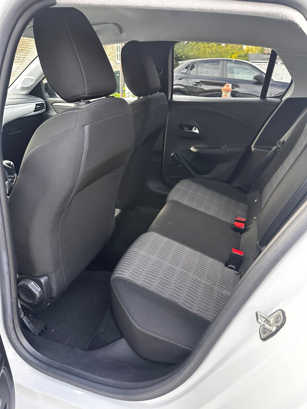 Hvid Opel Corsa fra 2021