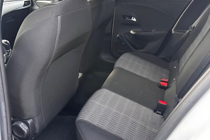 Hvid Opel Corsa fra 2021