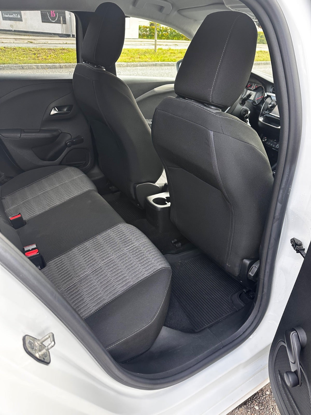 Hvid Opel Corsa fra 2021