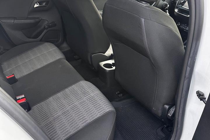 Hvid Opel Corsa fra 2021