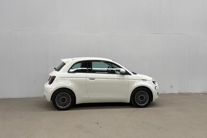 Hvid Fiat 500e fra 2023