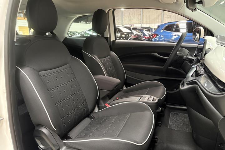 Hvid Fiat 500e fra 2023