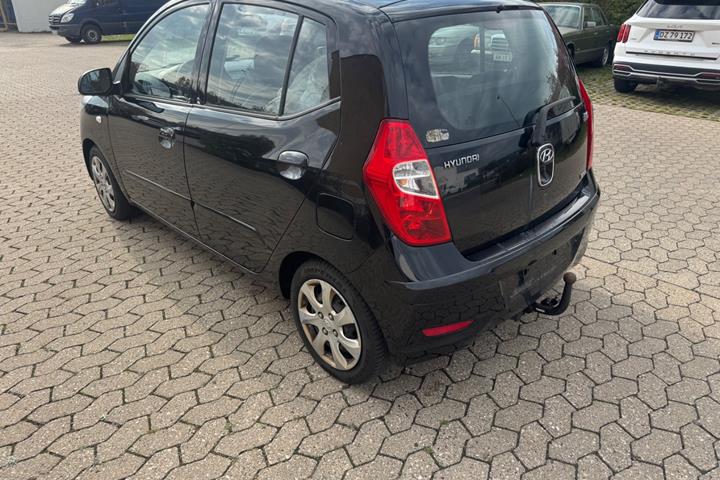 Rød Hyundai i10 fra 2013