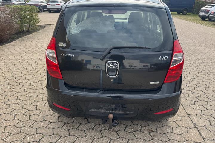 Rød Hyundai i10 fra 2013