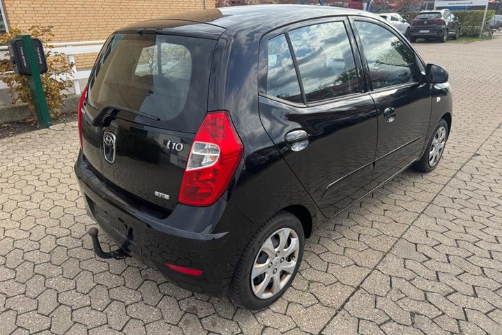 Rød Hyundai i10 fra 2013