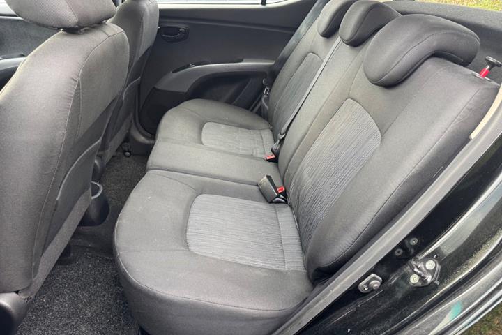 Rød Hyundai i10 fra 2013