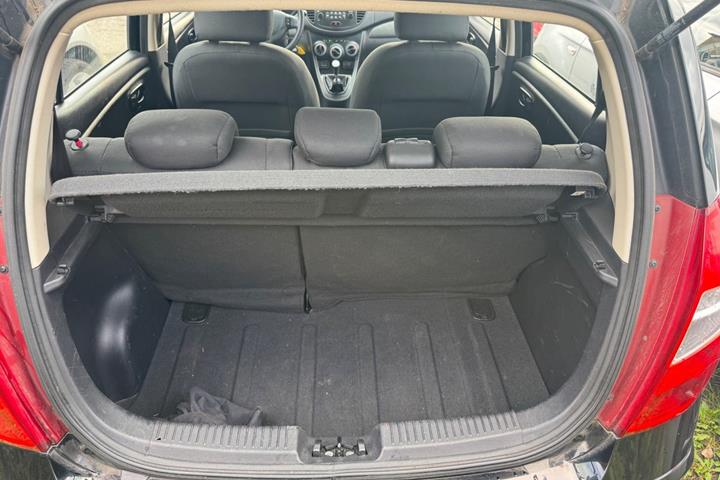 Rød Hyundai i10 fra 2013