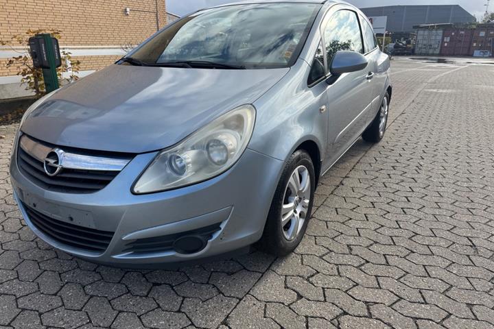 Rød Opel Corsa fra 2007
