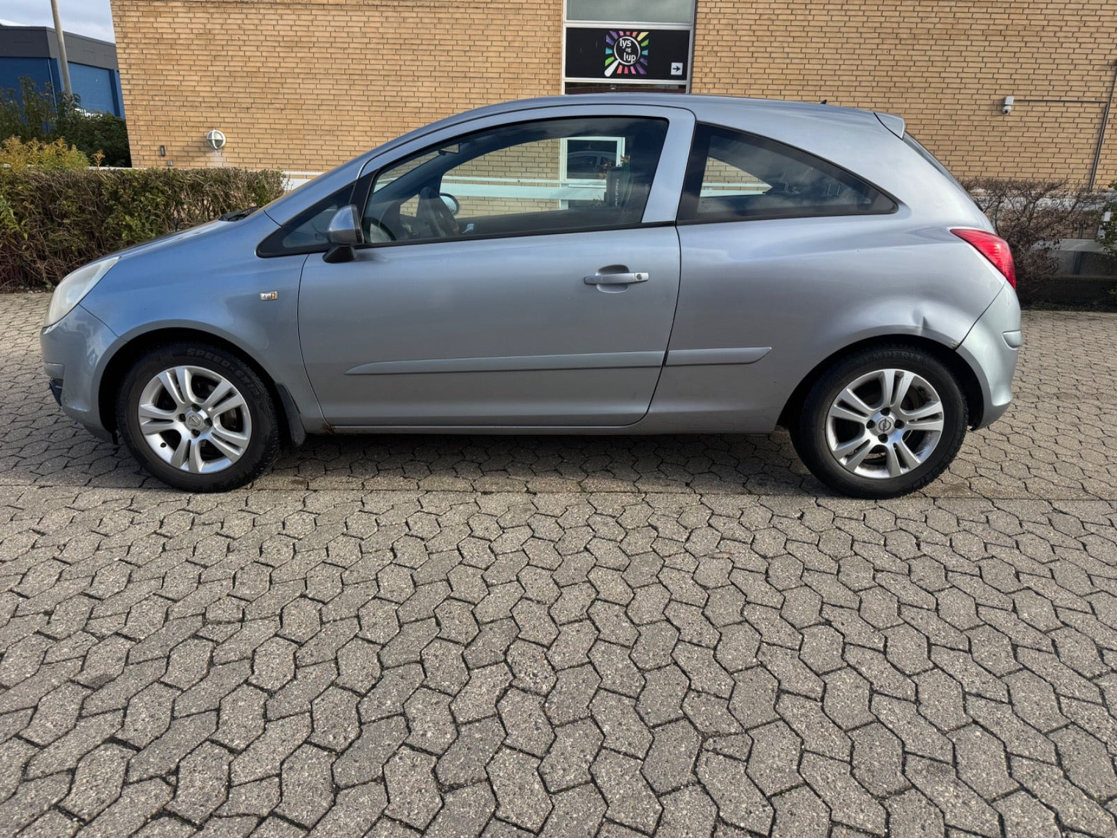 Rød Opel Corsa fra 2007