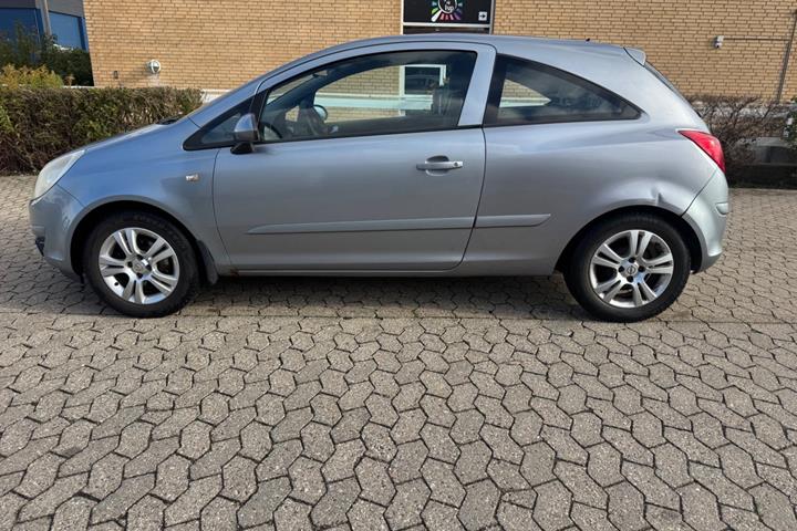 Rød Opel Corsa fra 2007