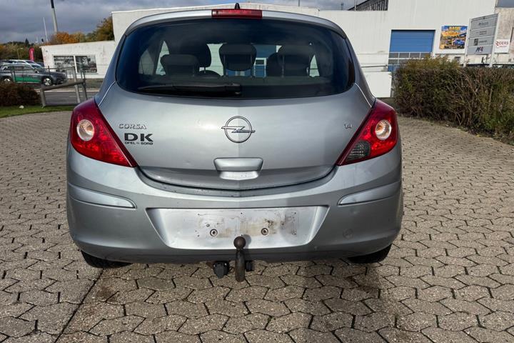 Rød Opel Corsa fra 2007