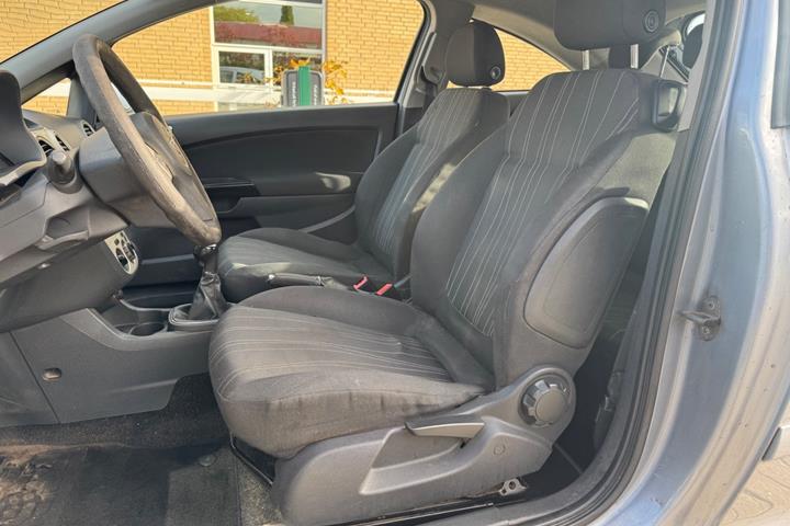Rød Opel Corsa fra 2007