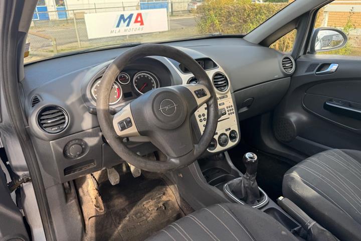 Rød Opel Corsa fra 2007
