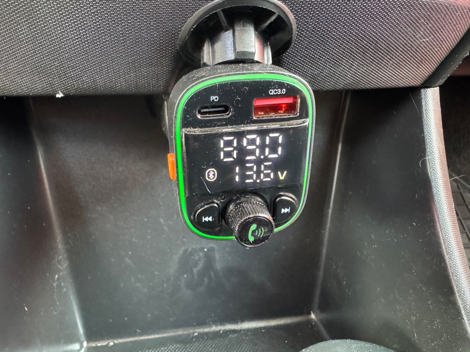 Rød Peugeot 107 fra 2014