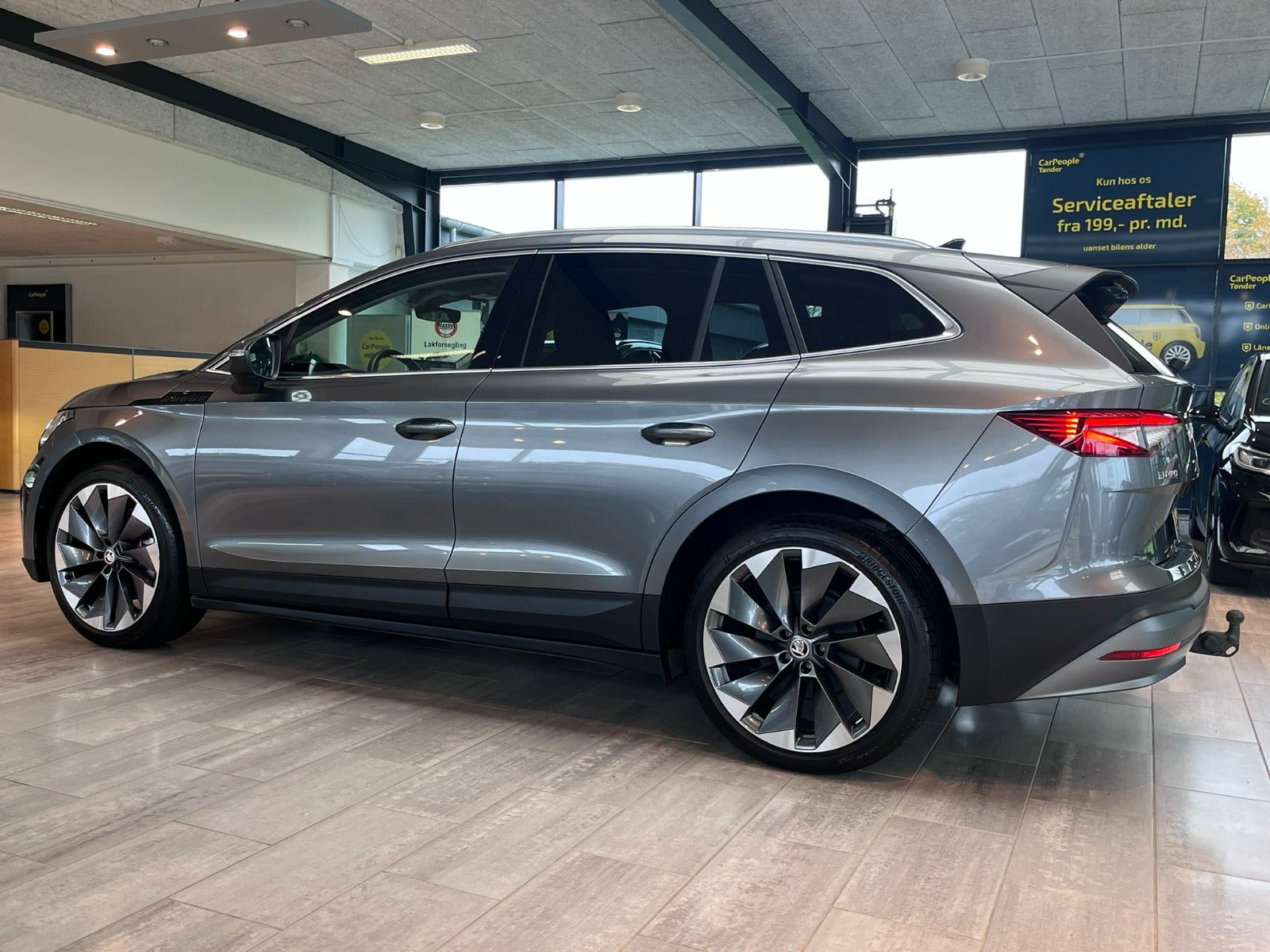 Grå Skoda Enyaq fra 2025