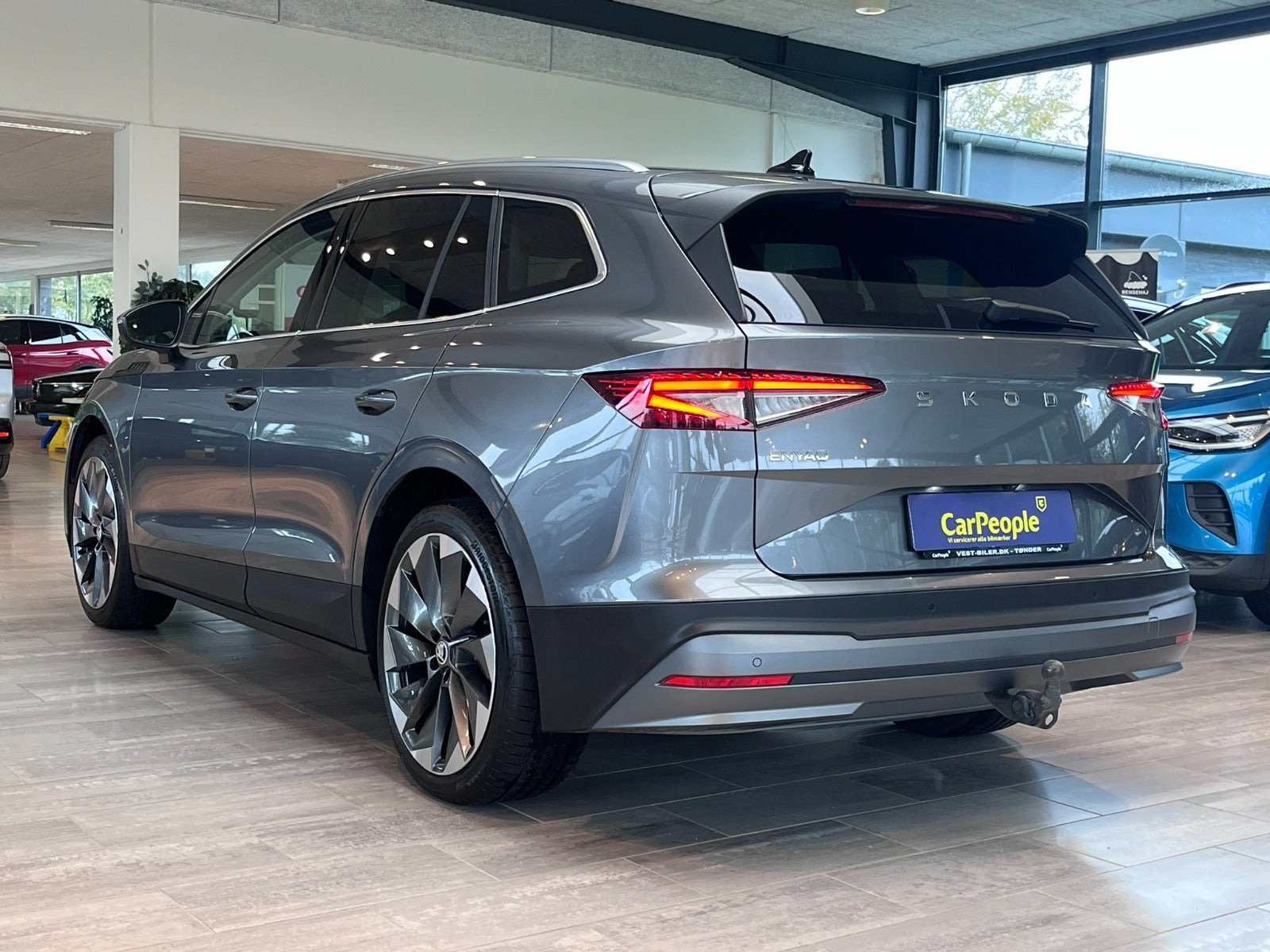 Grå Skoda Enyaq fra 2025