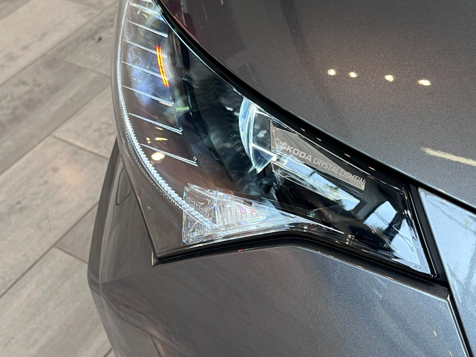 Grå Skoda Enyaq fra 2025