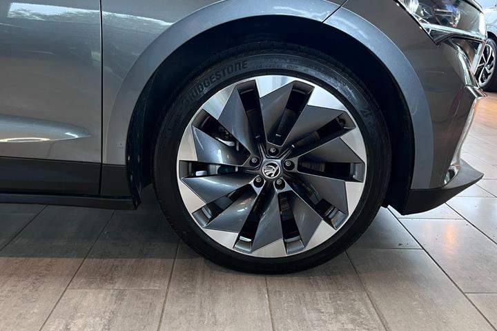 Grå Skoda Enyaq fra 2025