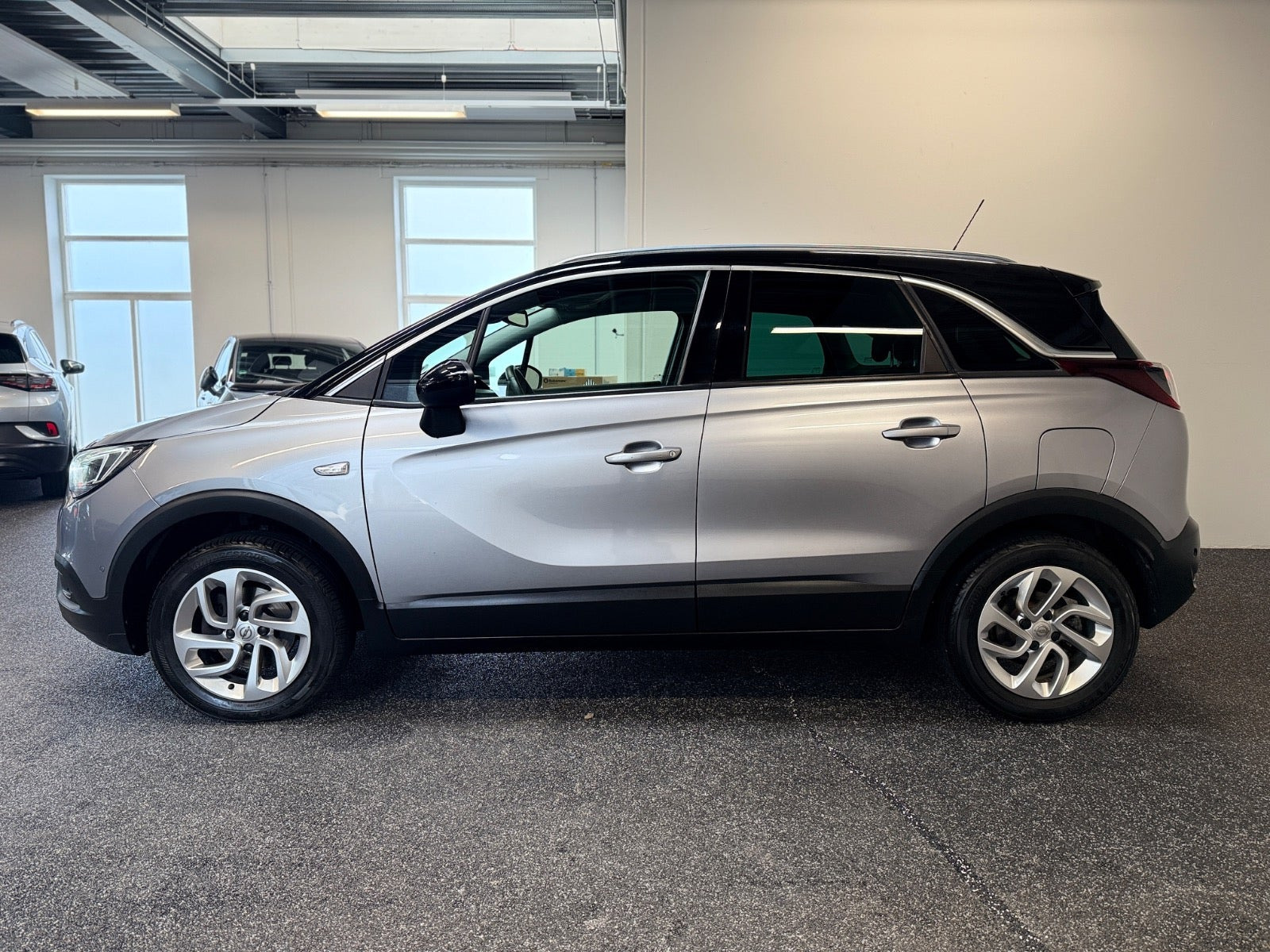 Grå Opel Crossland X fra 2020