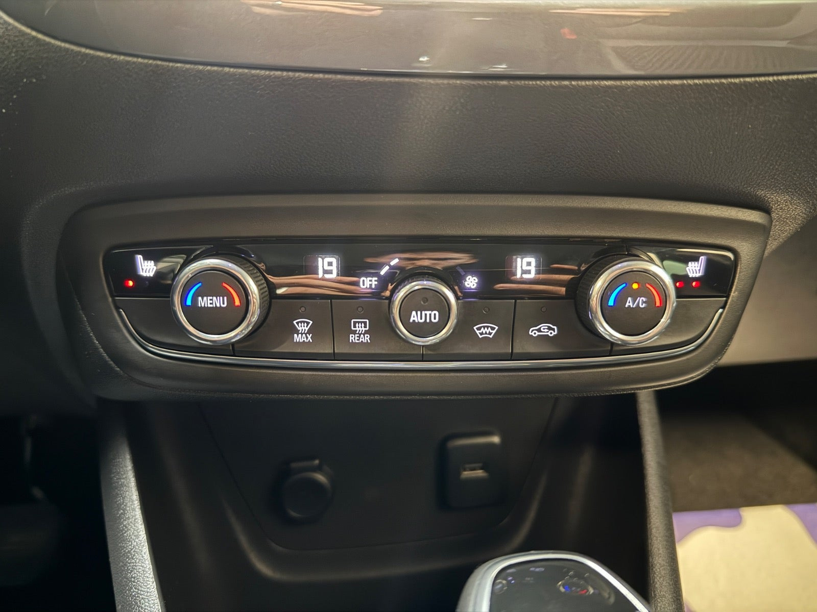 Grå Opel Crossland X fra 2020
