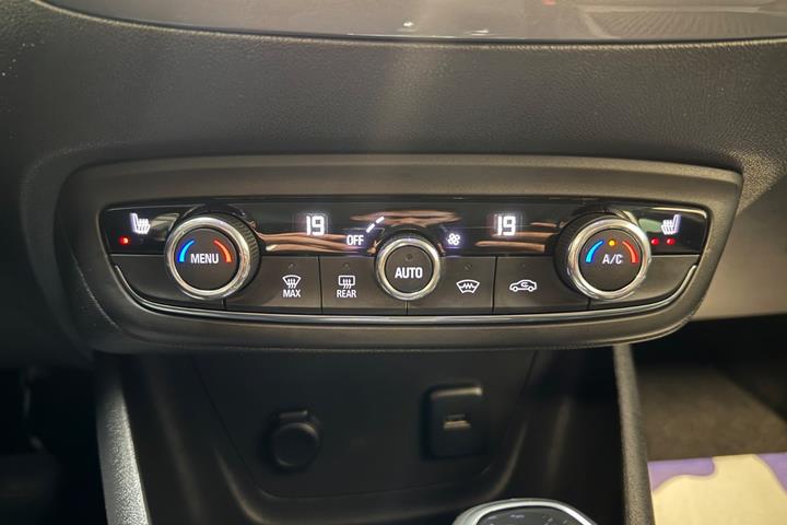 Grå Opel Crossland X fra 2020