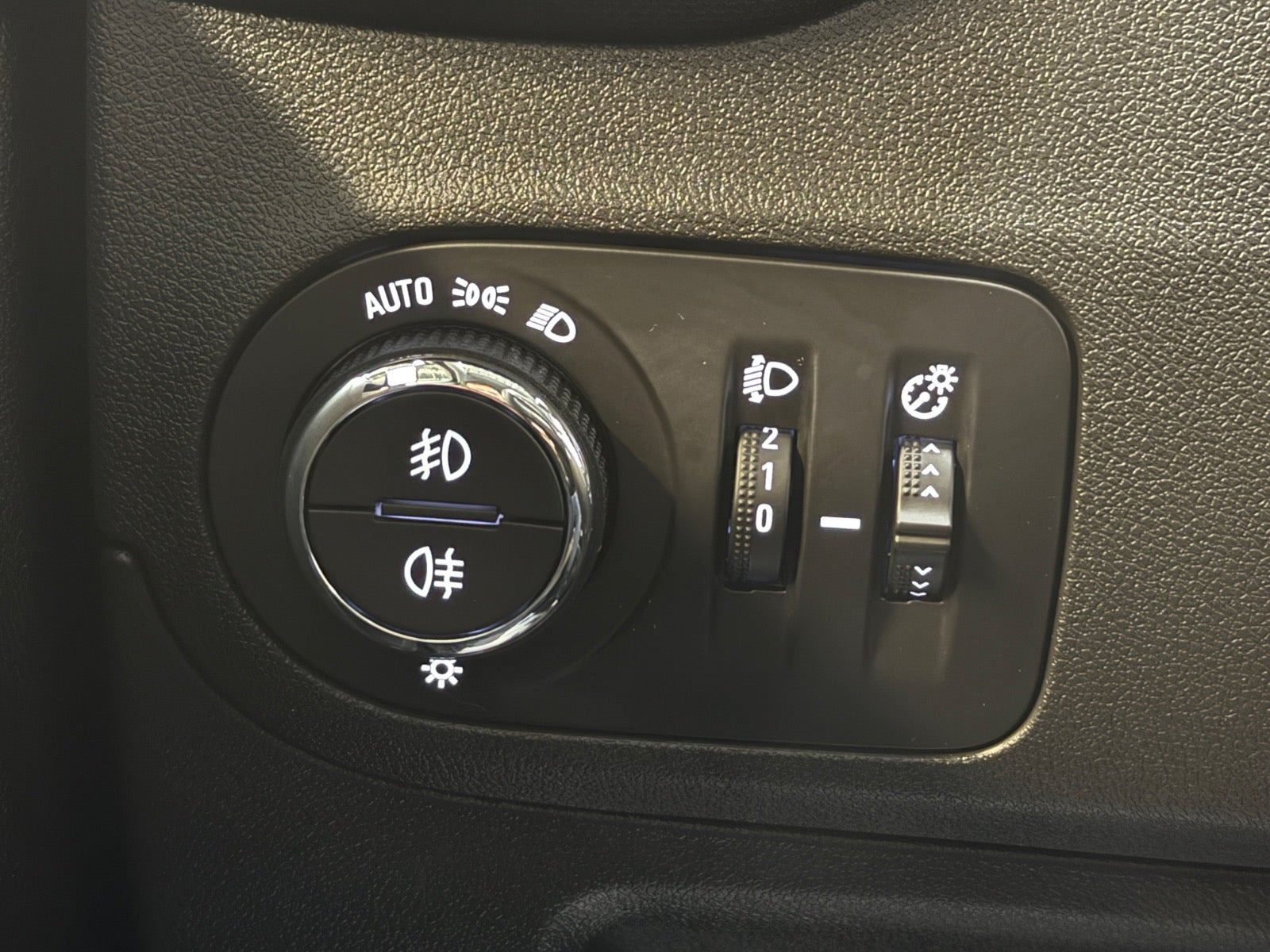 Grå Opel Crossland X fra 2020