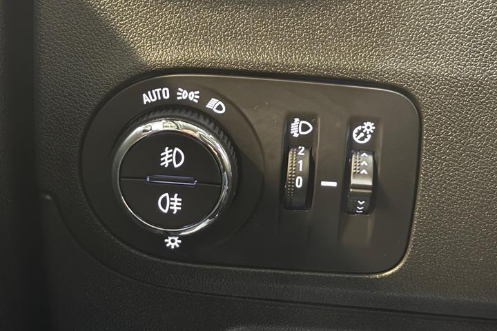 Grå Opel Crossland X fra 2020