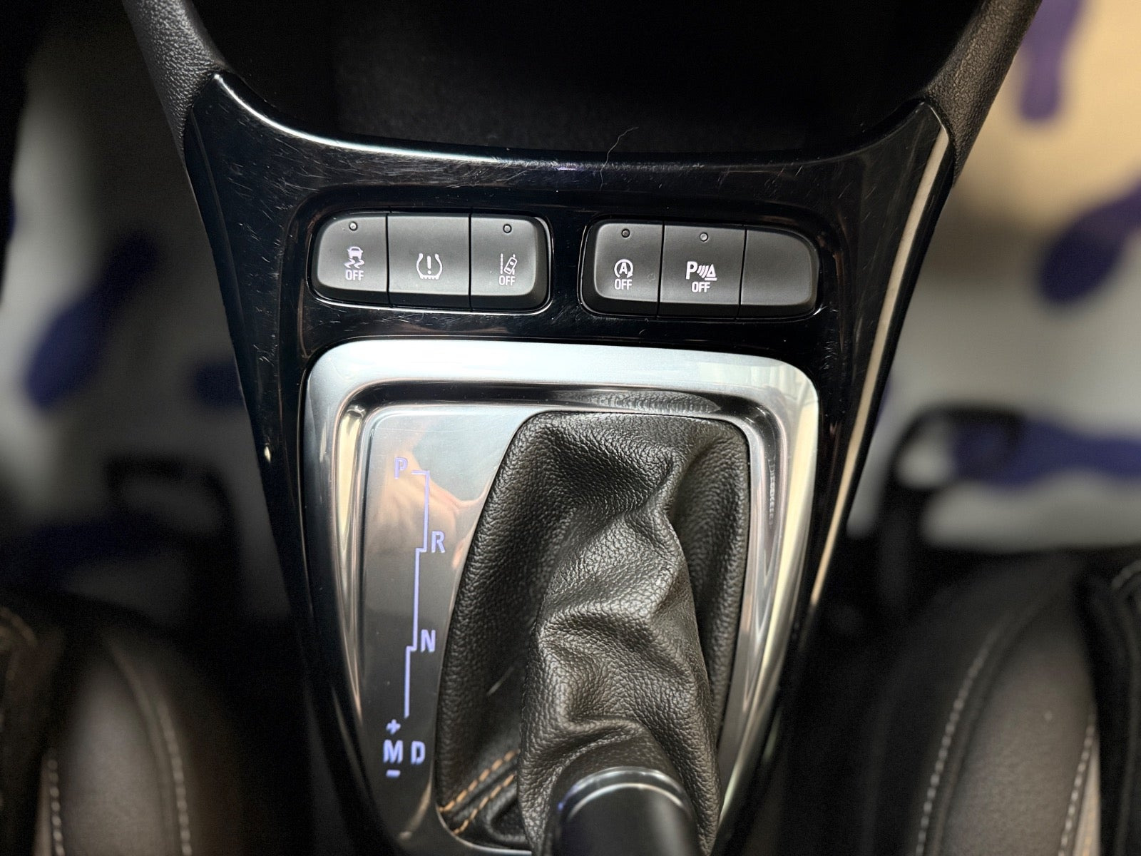 Grå Opel Crossland X fra 2020