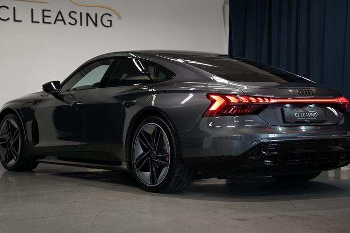 Grå Audi e-tron GT fra 2023
