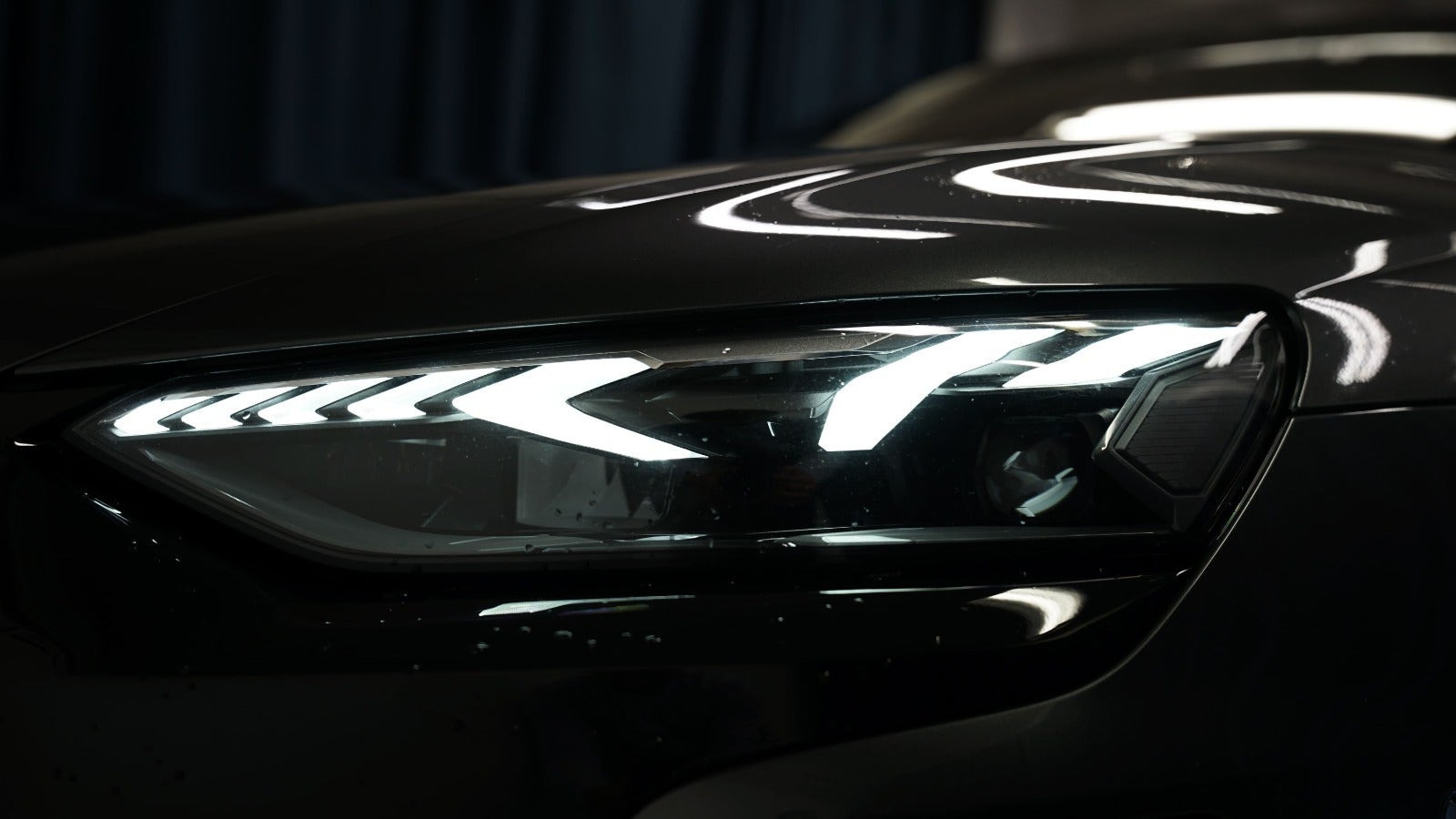 Grå Audi e-tron GT fra 2023