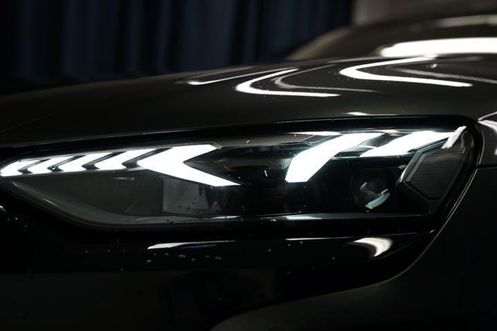Grå Audi e-tron GT fra 2023