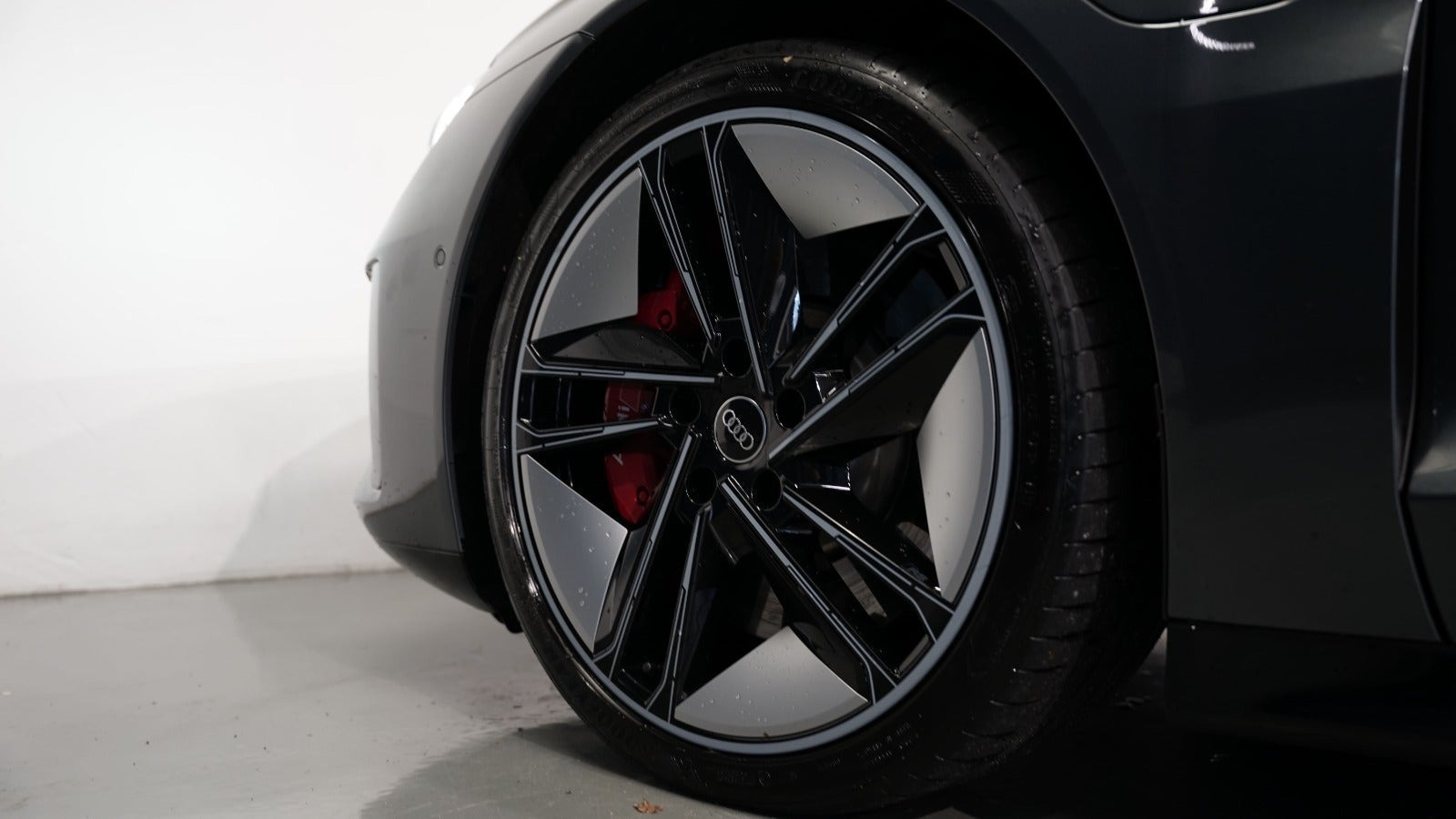 Grå Audi e-tron GT fra 2023