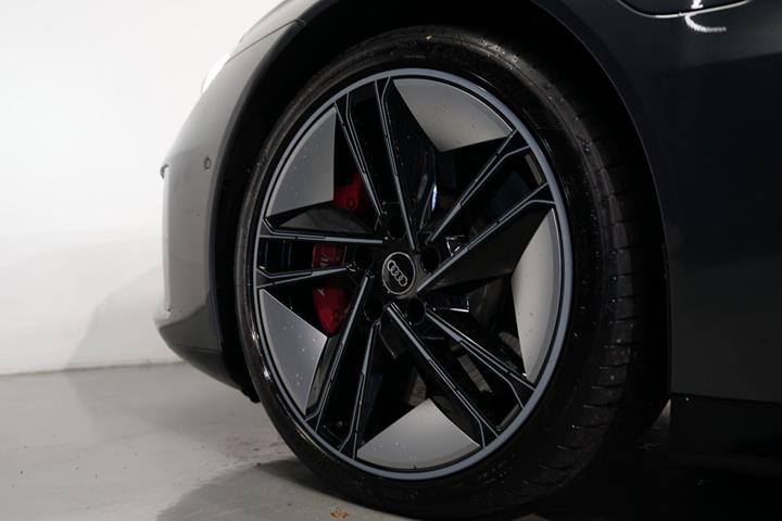 Grå Audi e-tron GT fra 2023