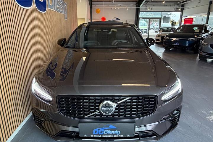 Grå Volvo V90 fra 2023