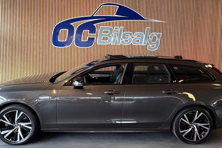 Grå Volvo V90 fra 2023